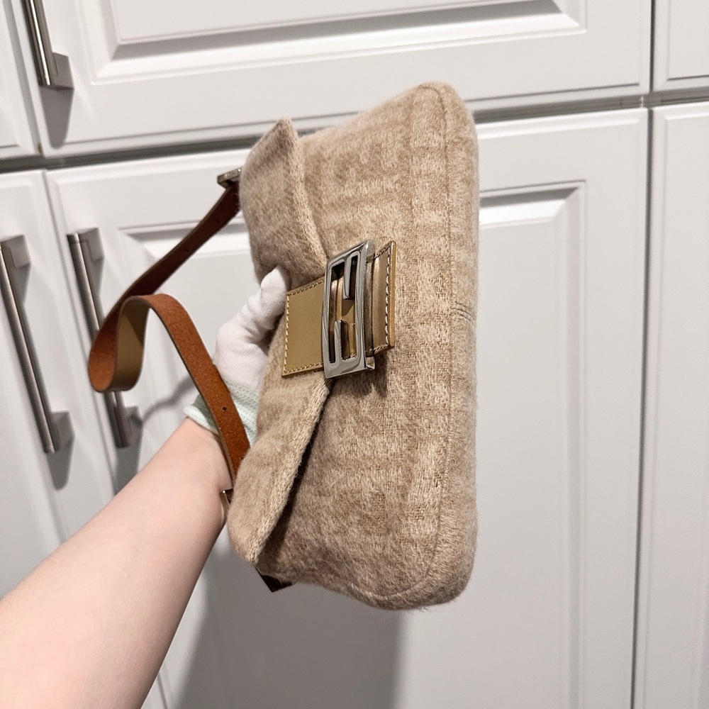 FENDI | Vintage Wool Baguette - Picture 7 of 14